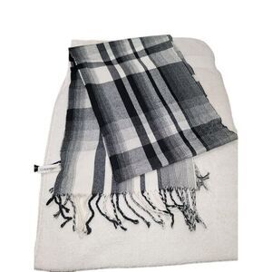 Calvin Klein Ombre Plaid Blk/Wht Fringe Unisex‎ Winter Cold Weather Accessory